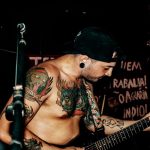 česká alternativní metalová kapela na pódiu