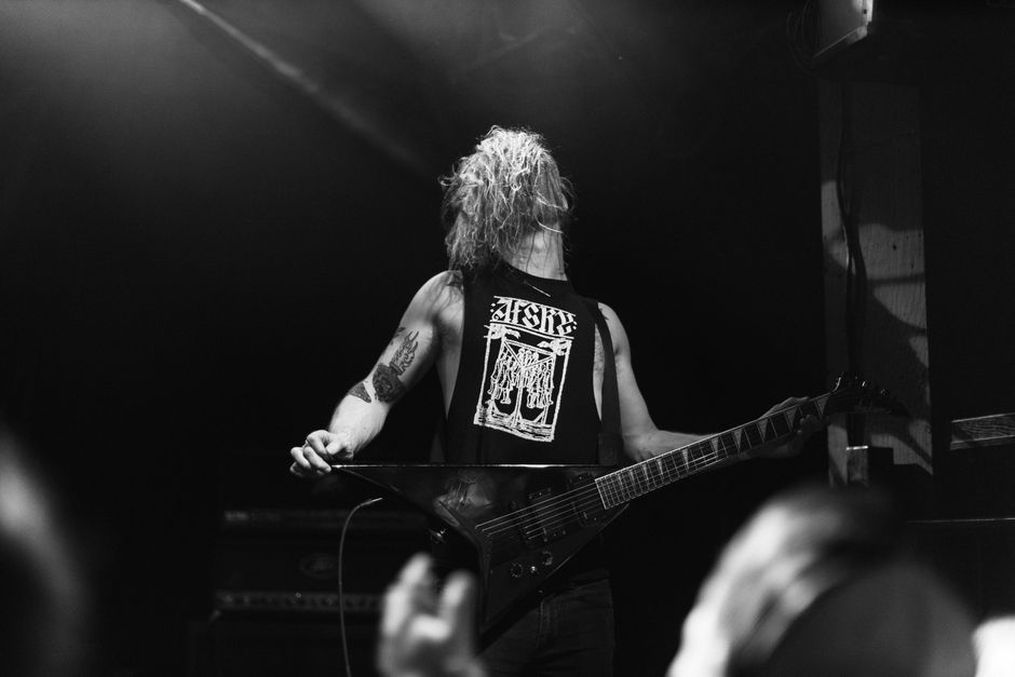 černobílý leták na koncert undergroundové metalové kapely