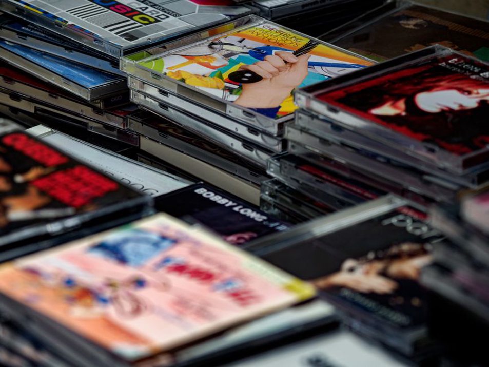 Nezávislé CD-R edice české industriální scény s ručně psanými popisky
