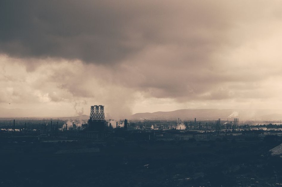 temná dystopická městská krajina