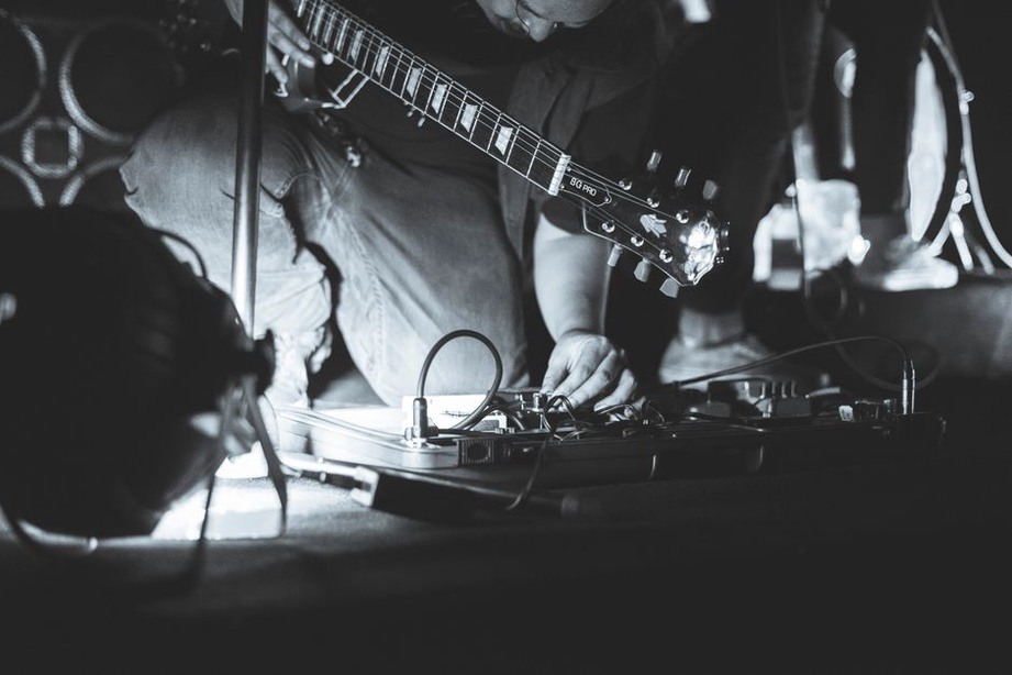 Koncert české industriální kapely s technologickými prvky
