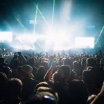 Živý koncert s industriální kapelou
