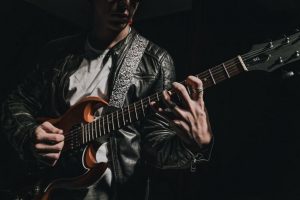 kapela industriálního metalu na koncertě