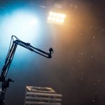 světelná show na industriálním koncertu