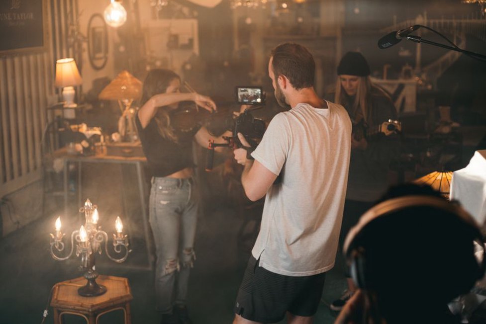 filmový štáb natáčí hudební kapelu